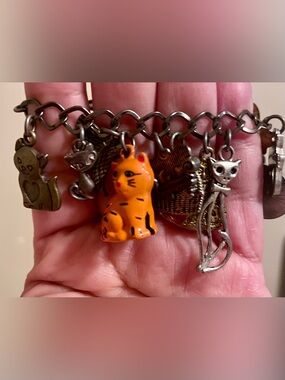 Cute Cat Charm Bracelet - 6 in